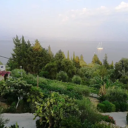 Apartman Apostolos & Eleni Family