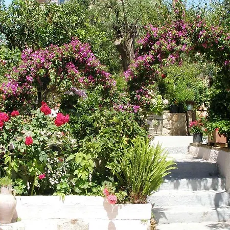 Apostolos & Eleni Family Apartment