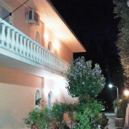 Apostolos & Eleni Family Perama (Corfu)