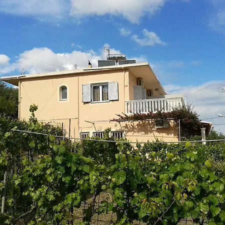 Apostolos & Eleni Family Perama (Corfu)